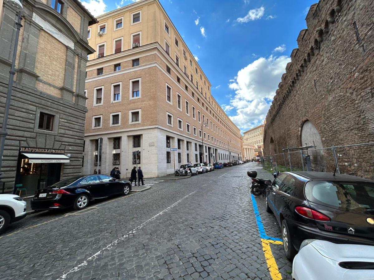Raffaello'S Place, Rome